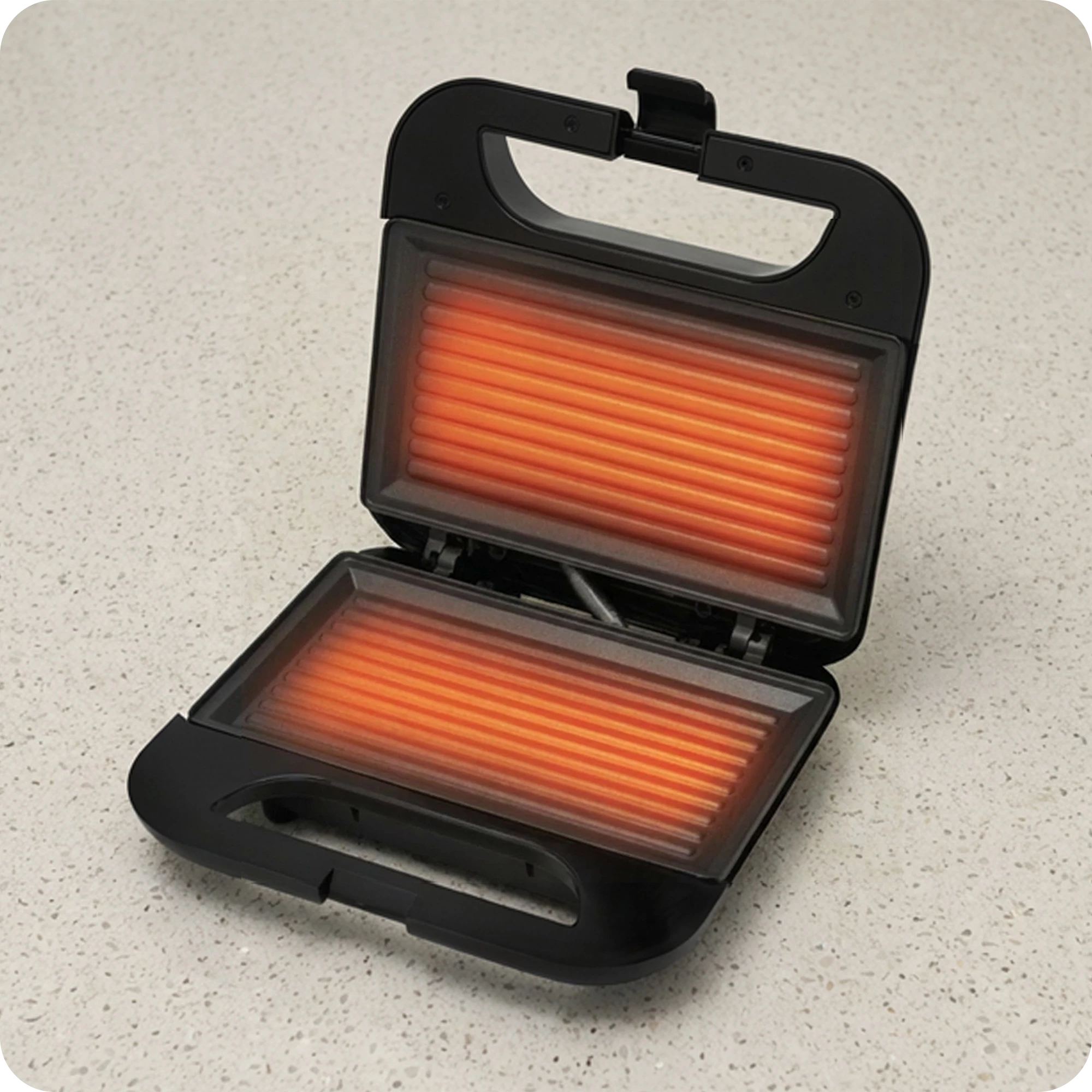 9Opiekacz do kanapek srebrny 750W