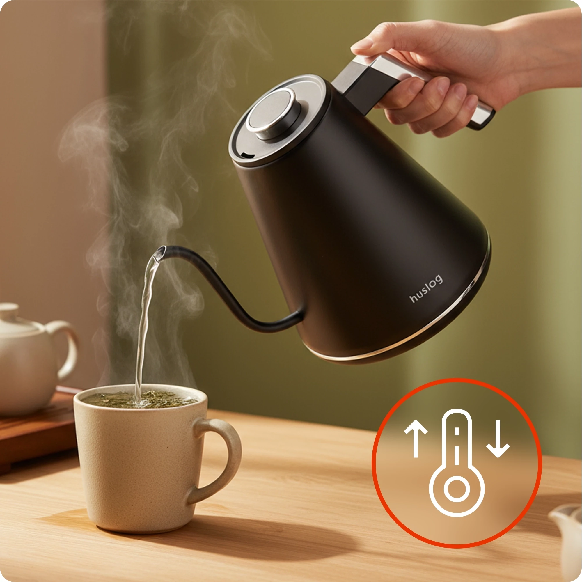 9Czajnik z podstawką czarno-srebrny 1L